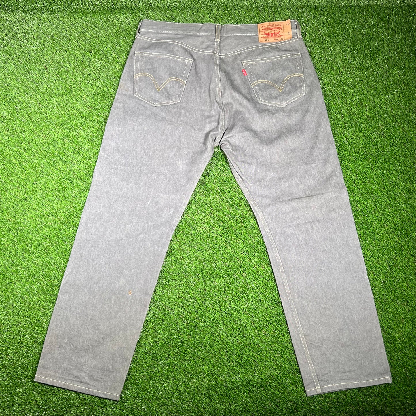 Levis 501 Light Grey Washed Jeans Size 38x32 USED v17387