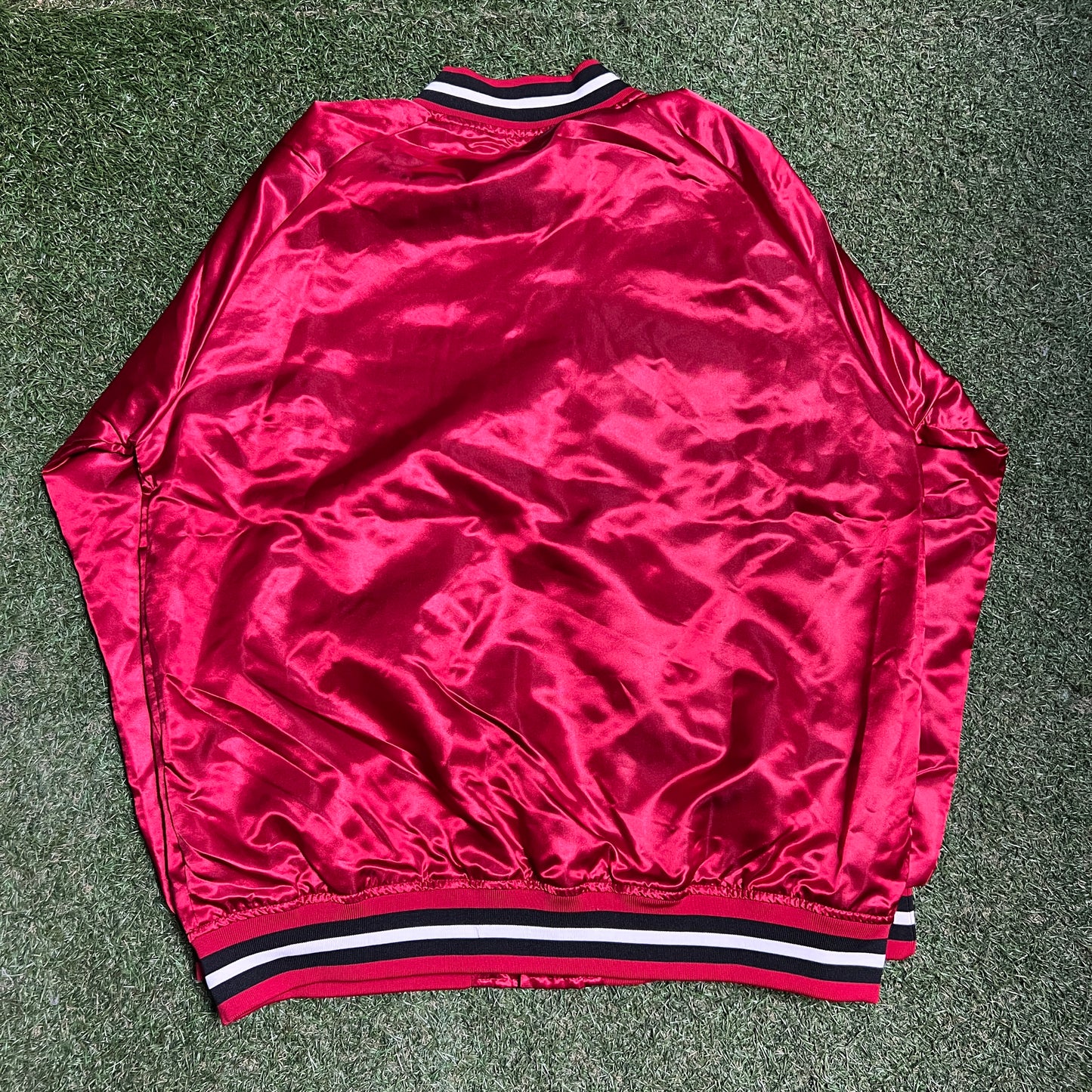 Mitchell and Ness Satin Chicago Bulls Red Jacket Size XXL NEW v16085