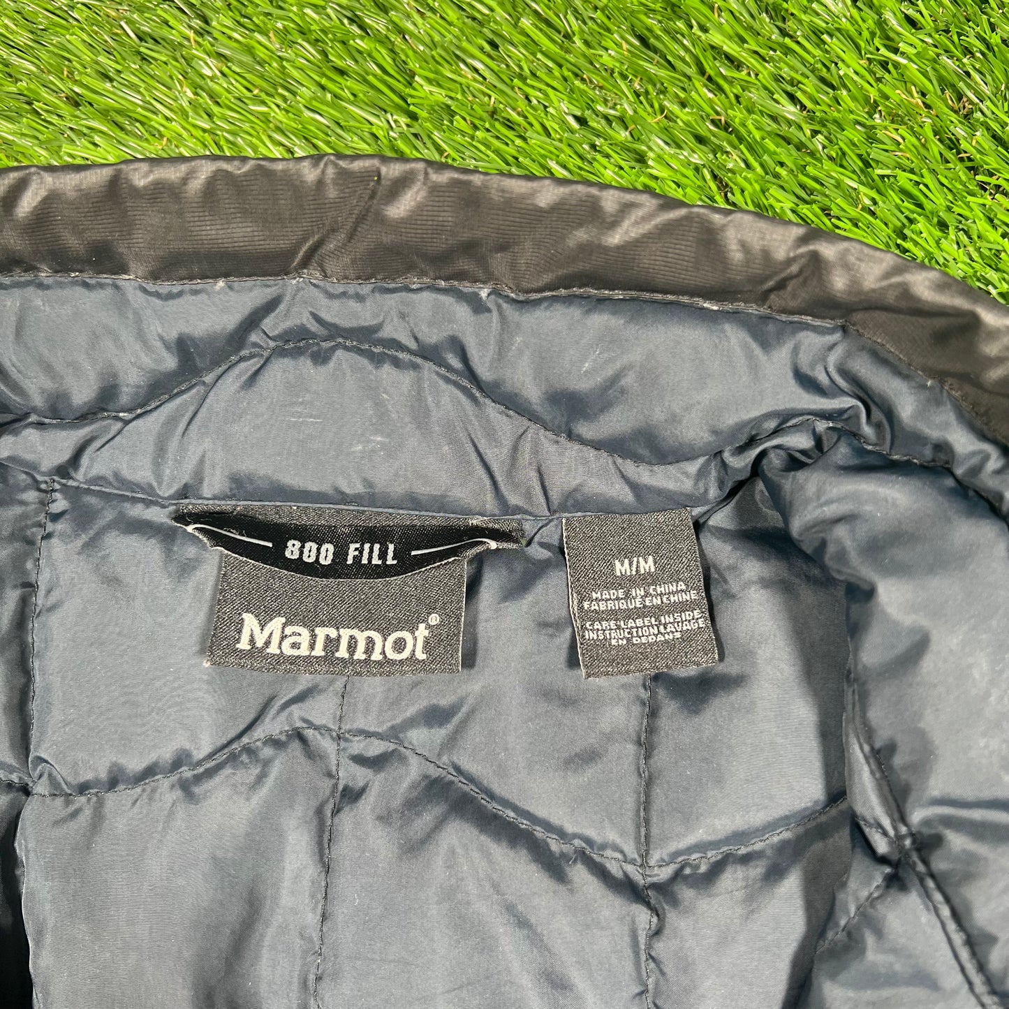 Marmot Light Weight Puffy Black Jacket Size Medium USED v17385