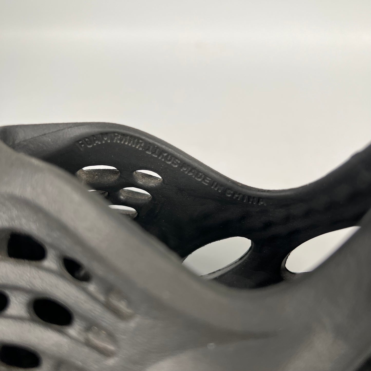 Yeezy Foam Runner Onyx (2024) Size 11k USED s18970