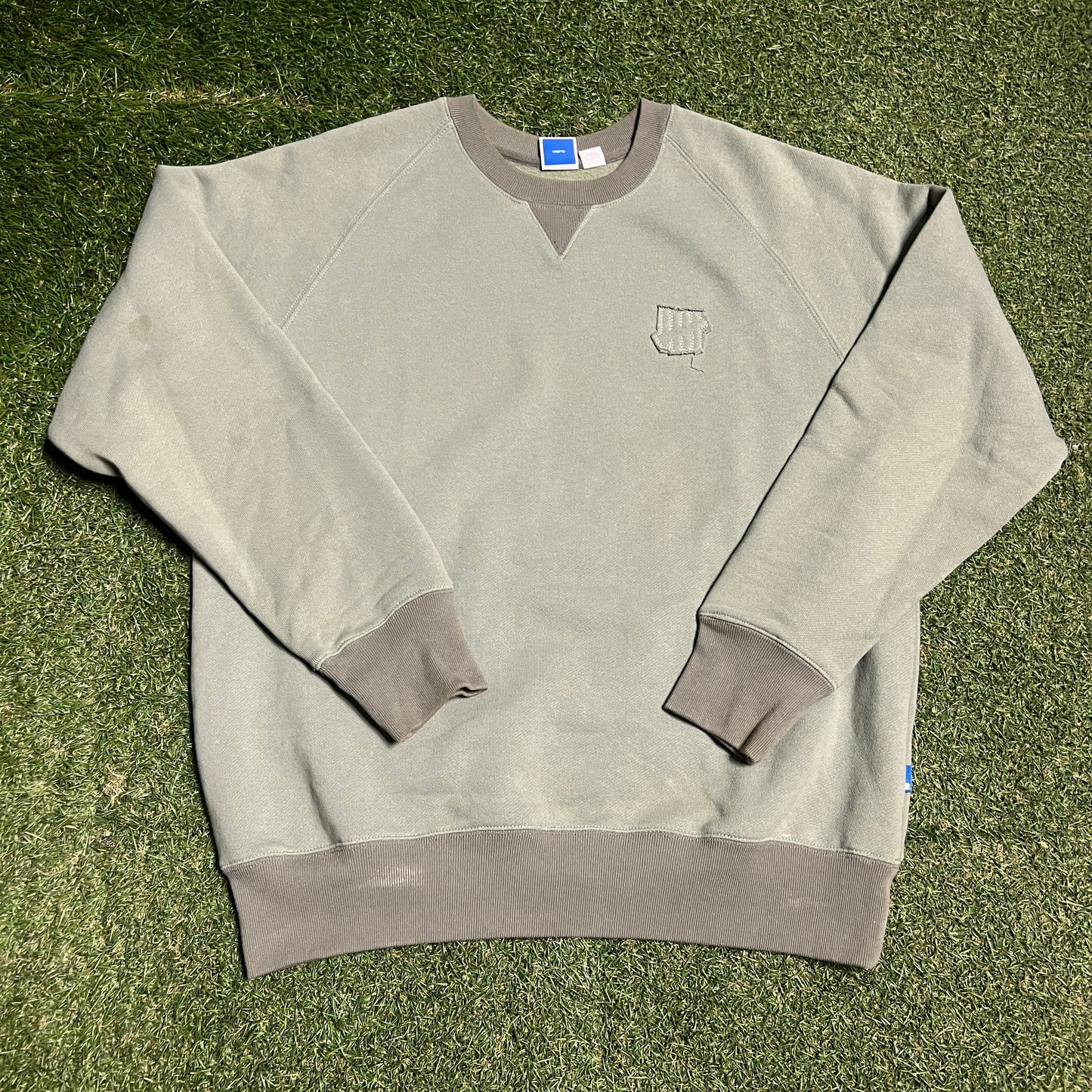 Undefeated Green Monochromatic Crewneck Size Medium USED x14094