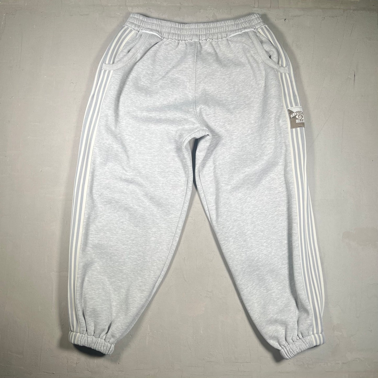 GV Gallery Raspberry Hills Grey Striped Sweatpants Size XL USED x17347