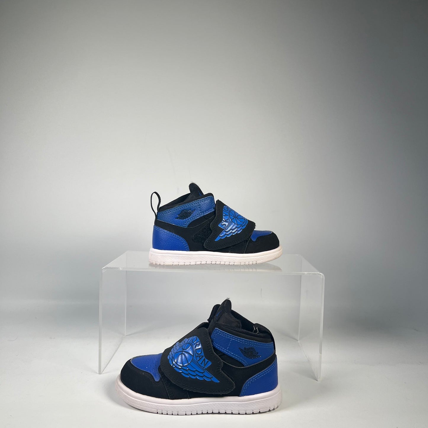 Sky Jordan 1 Hyper Royal Size 8C USED