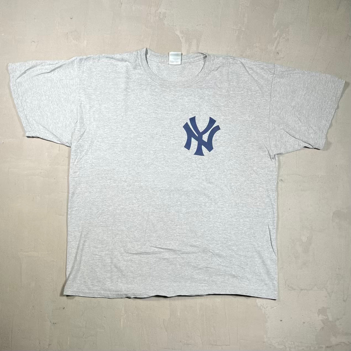 Yankees Retired Numbers Grey Tee Size XL USED v20268