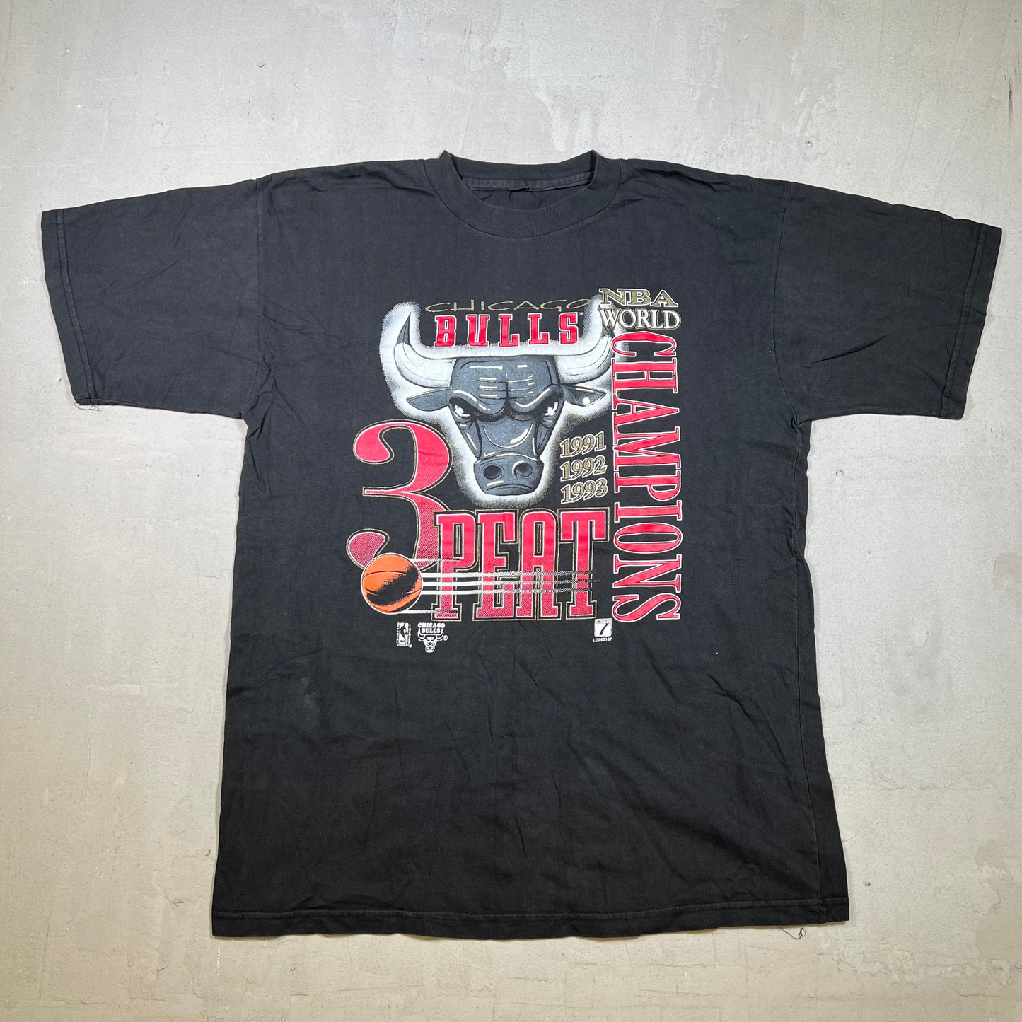 1993 Chicago Bulls 3 Peat Champs Black Tee Size XL USED v19244