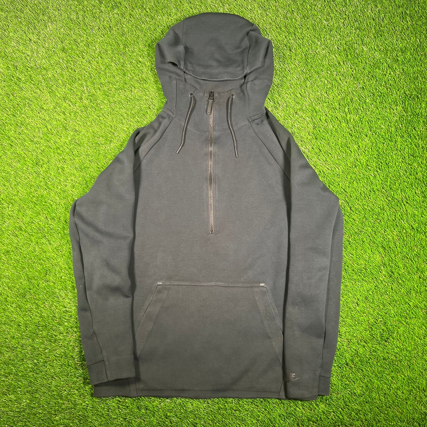 Nike Tech Black Quarter Zip Size Medium USED v17907