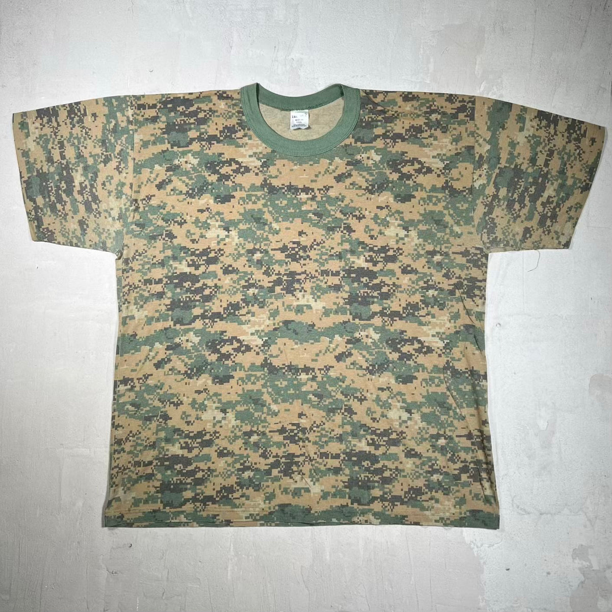 1980s Digi Camo Tee Size XXL USED v20069