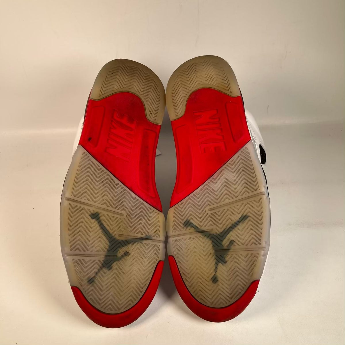 Jordan 5 Fire Red Black Tongue (2025) Size 9.5 USED s23619
