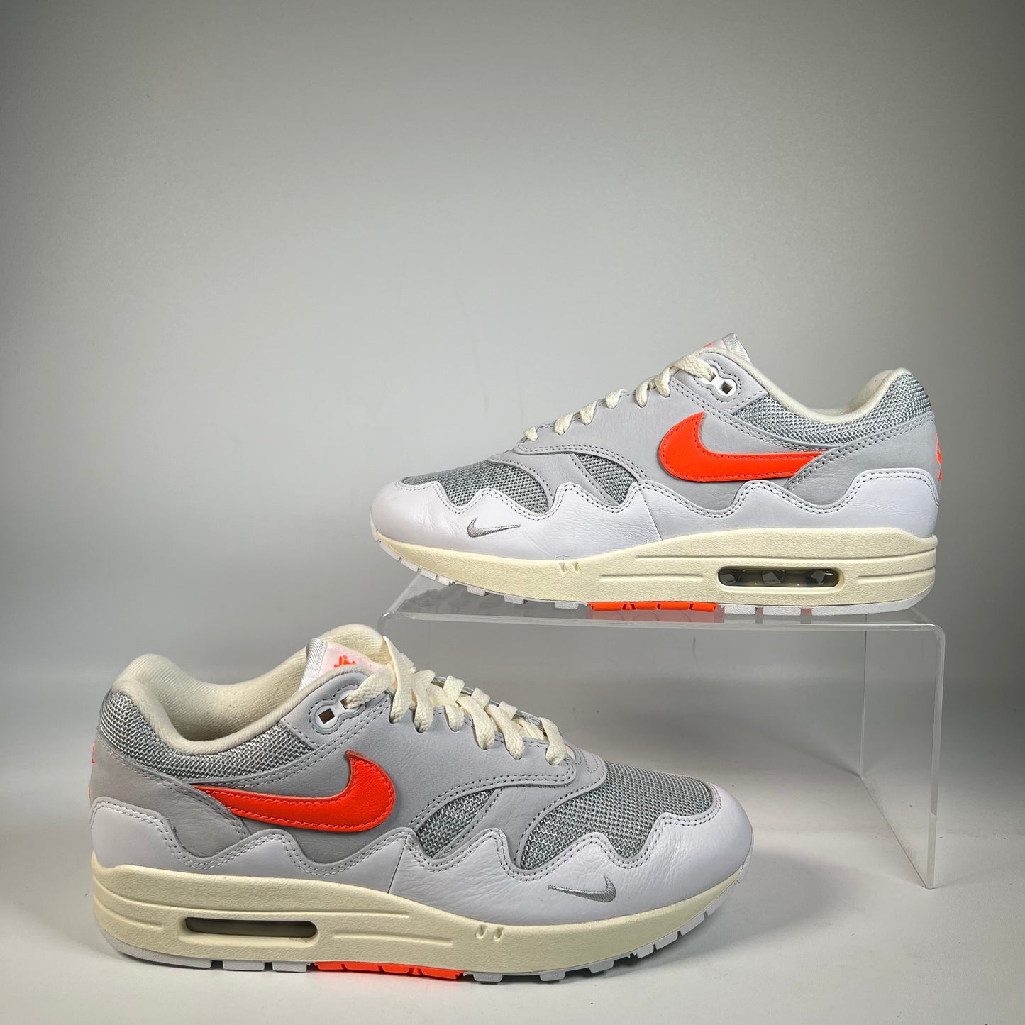 Nike Air Max 1 Patta Waves White Hyper Crimson (2026) Size 8.5 USED s22384