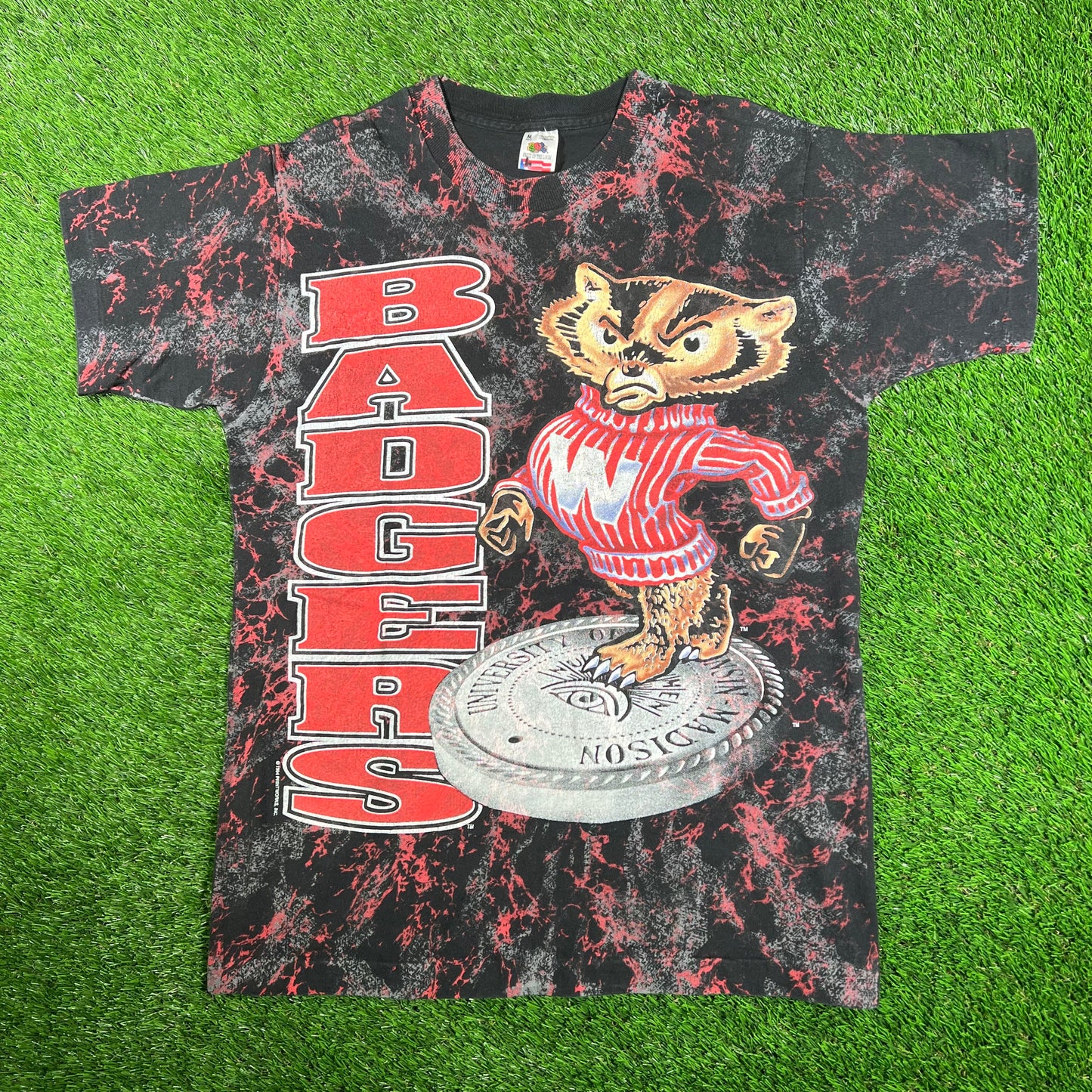 1994 Wisconsin Badgers AOP Black Tee Size Medium USED v18048