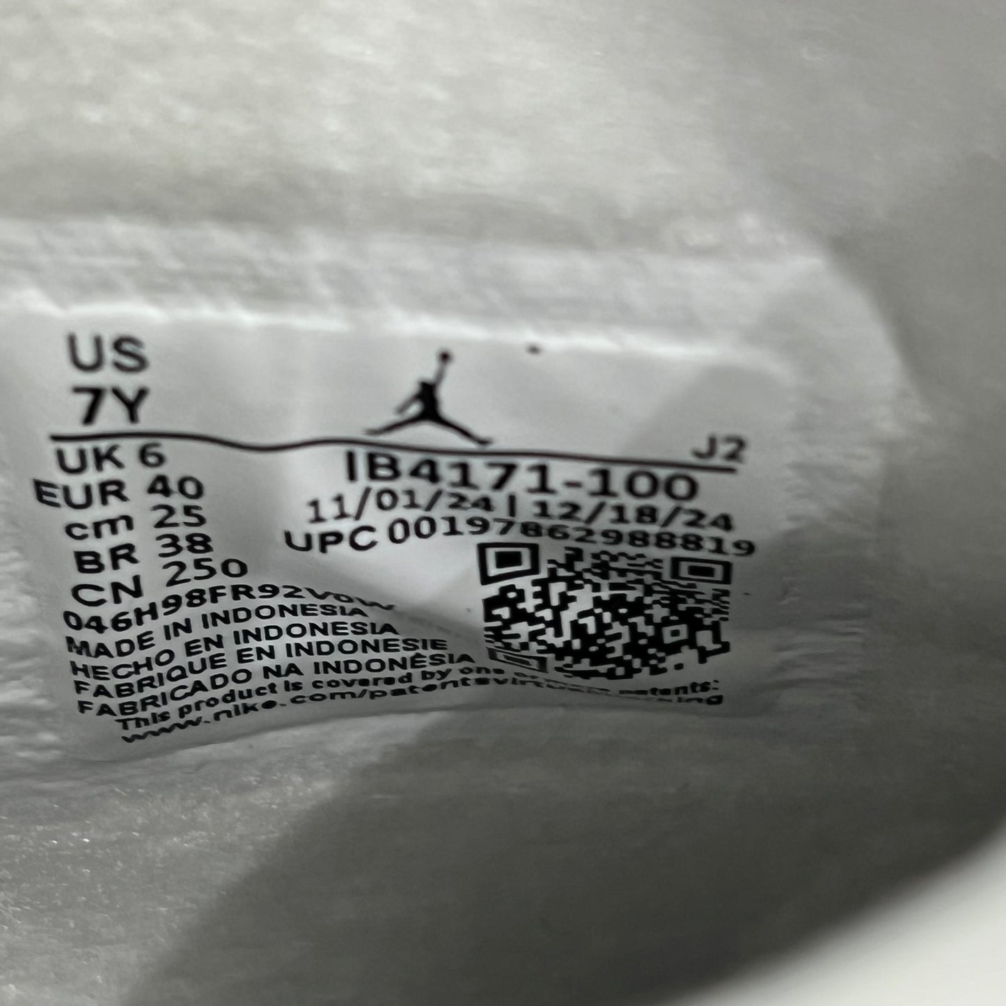 Jordan 4 White Cement (2025) Size 7y NEW s18960