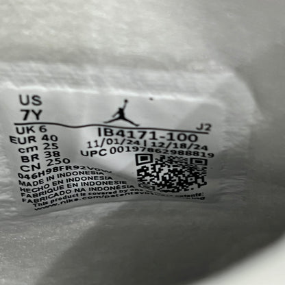 Jordan 4 White Cement (2025) Size 7y NEW s18960