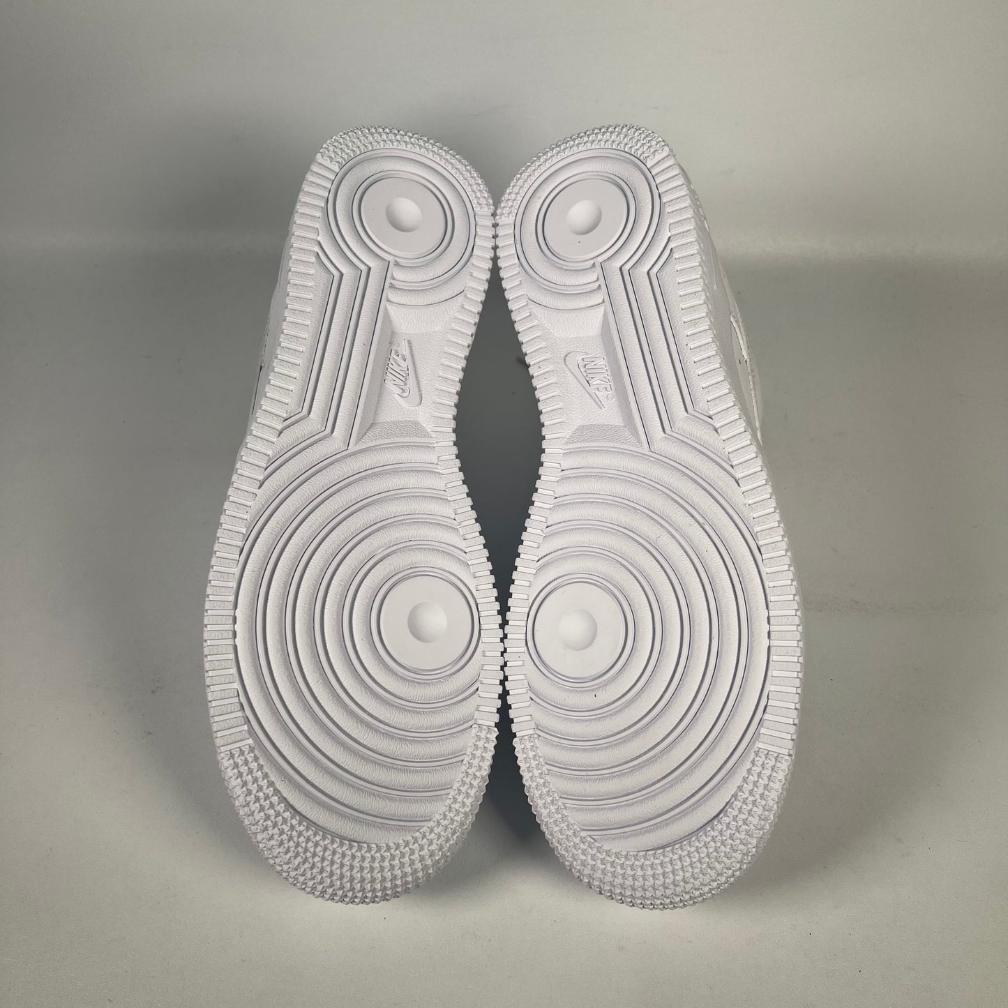 Nike Air Force 1 Supreme White (2020) Size 7 NEW s19571