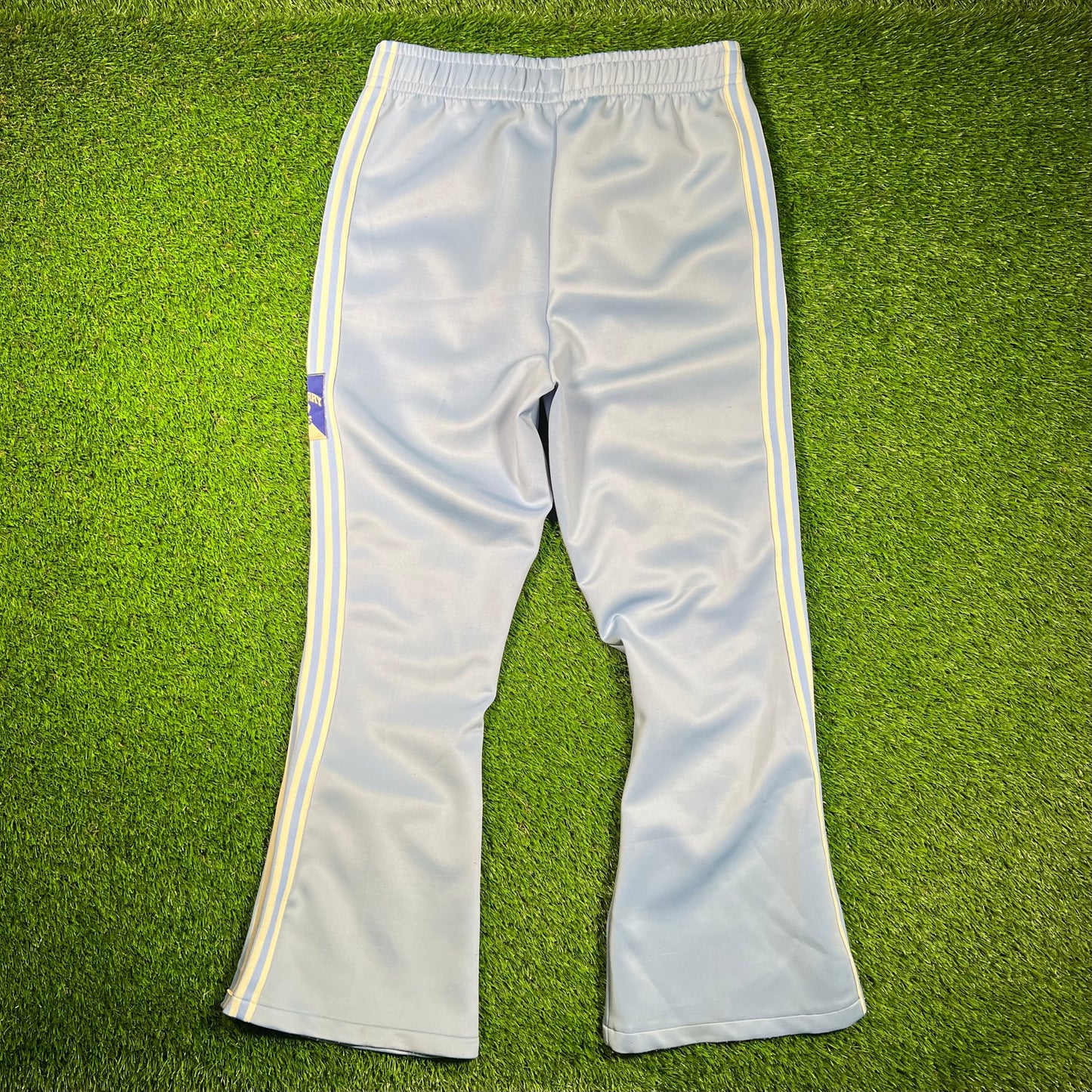 GV Gallery Raspberry Hills Light Blue Track Pants Size Medium USED x16403