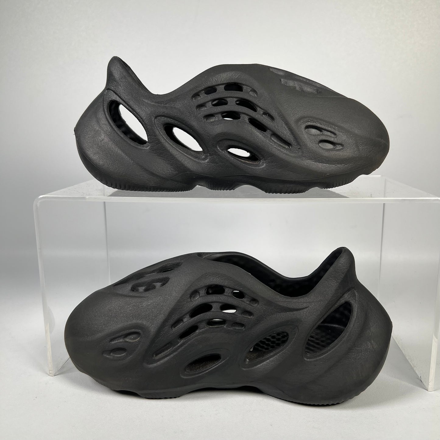 Yeezy Foam Runner Onyx (2024) Size 11k USED s18970