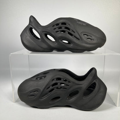 Yeezy Foam Runner Onyx (2024) Size 11k USED s18970