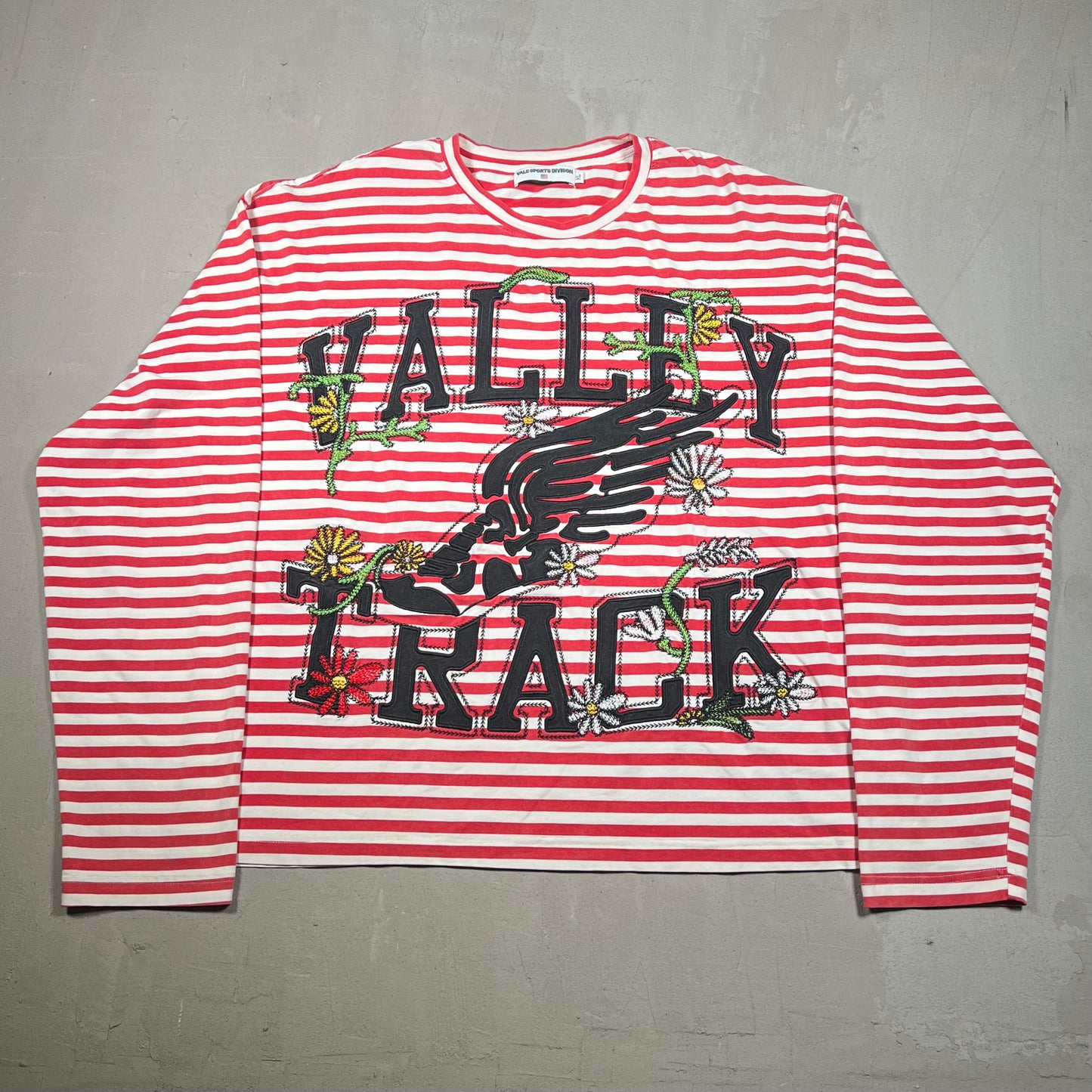 Vale Valley Dreams Striped Red Longsleeve Size XL USED x17081