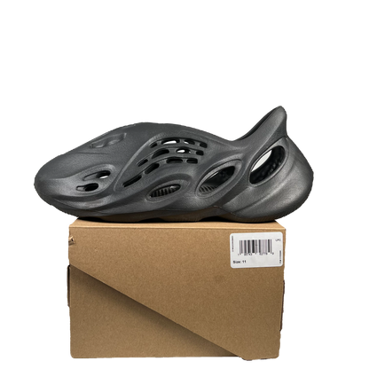 Yeezy Foam Runner Onyx (2024) Size 11 USED s20224