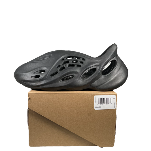 Yeezy Foam Runner Onyx (2024) Size 11 USED s20224