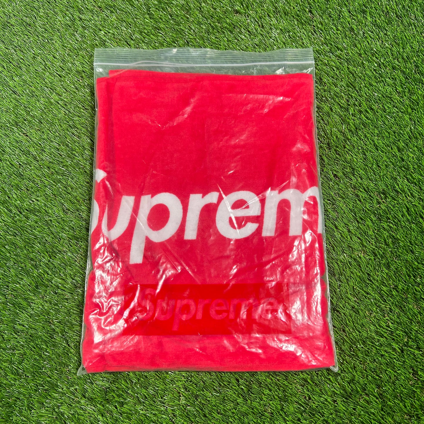 Supreme Yankee 2015 Red Towel NEW x14518