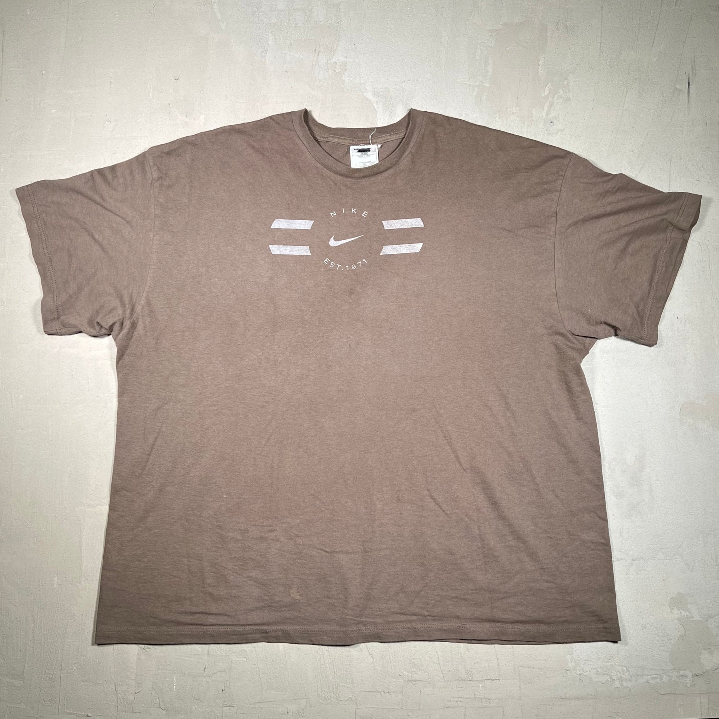 Nike Sportswear "Est.1971" Brown Tee Size XXL USED v19086