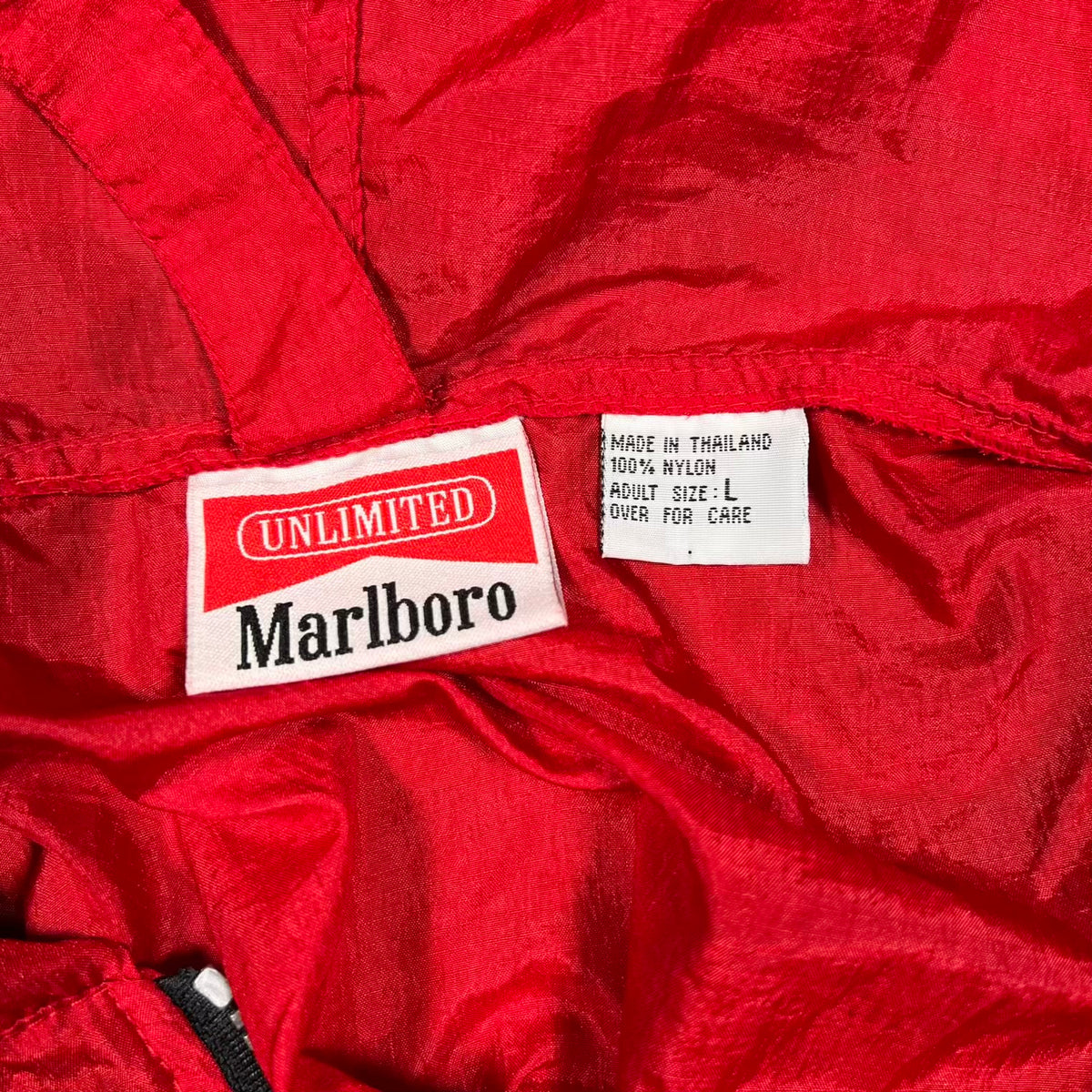 1990s Marlboro Red Packable Windbreaker Size Large USED v20328