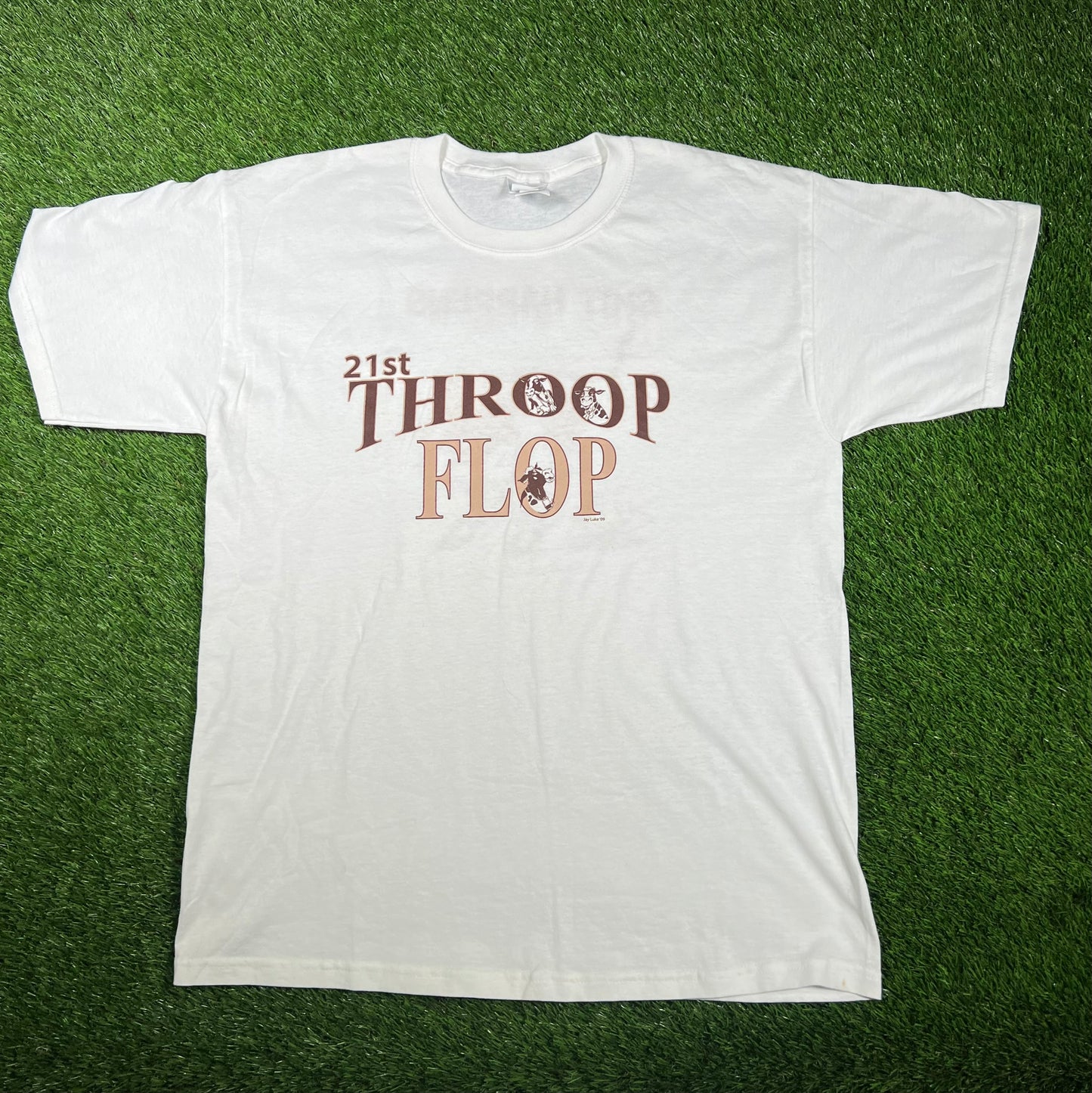 2009 Throop Flop Cow Pooping White Tee Size Large USED v17438