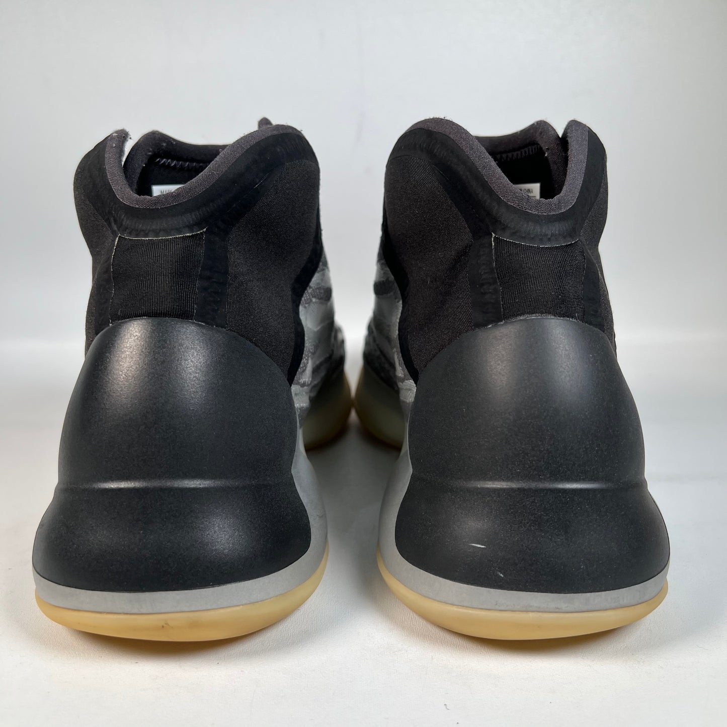 Yeezy QNTM Lifestlye Model (2020) Size 9 USED s22132