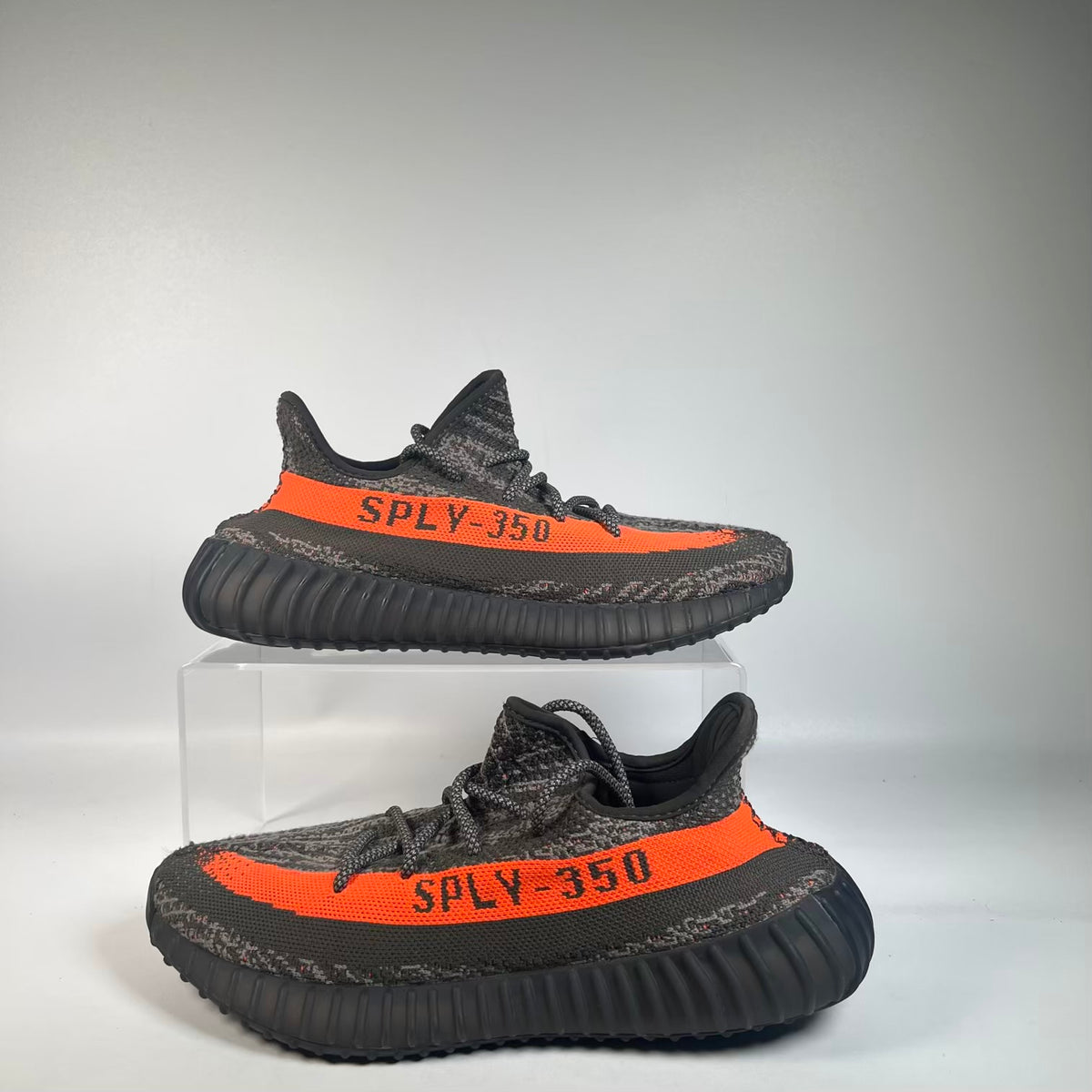 Yeezy 350 Carbon Beluga (2024) Size 8.5 USED s23245