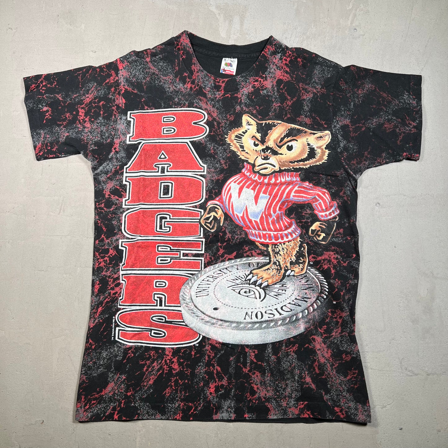 1994 Wisconsin Badgers AOP Black Tee Size Medium USED v18048