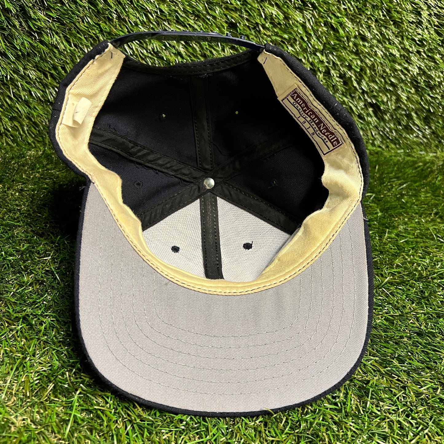 1999 Yankees vs Braves World Series Hat USED v16089