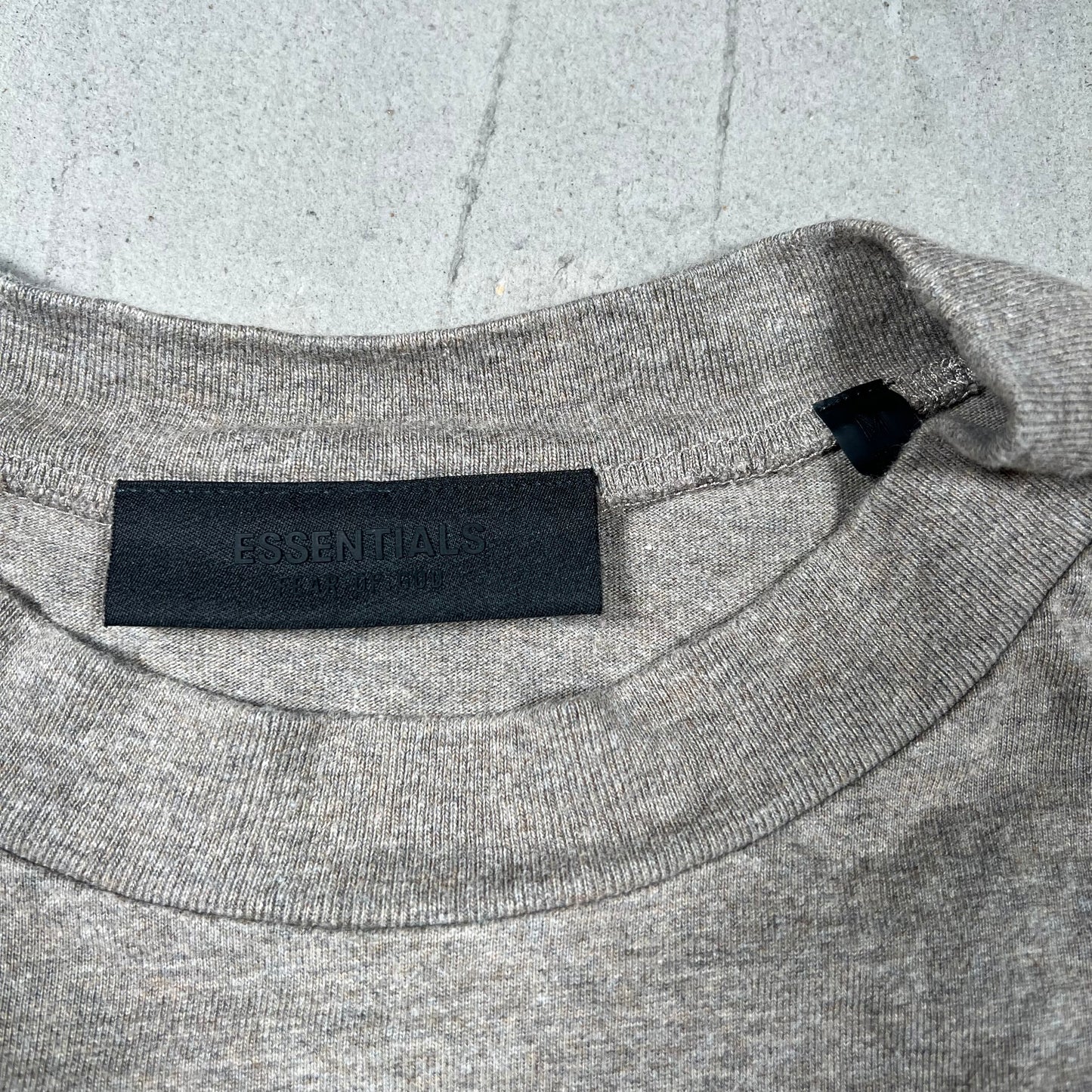 Fear of God FOG Essentials Oatmeal Tee Size Large USED x17902