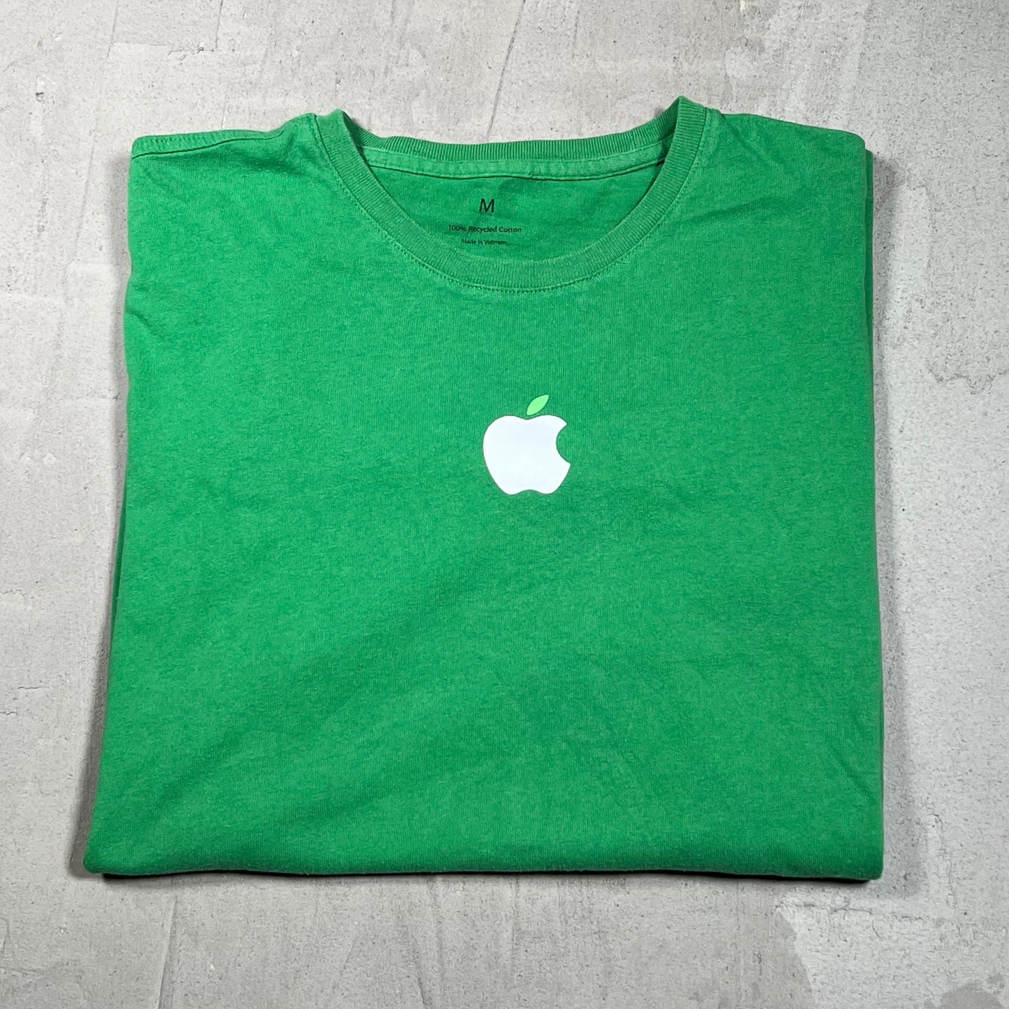 Apple Basic Logo Green Tee Size Medium USED v19784