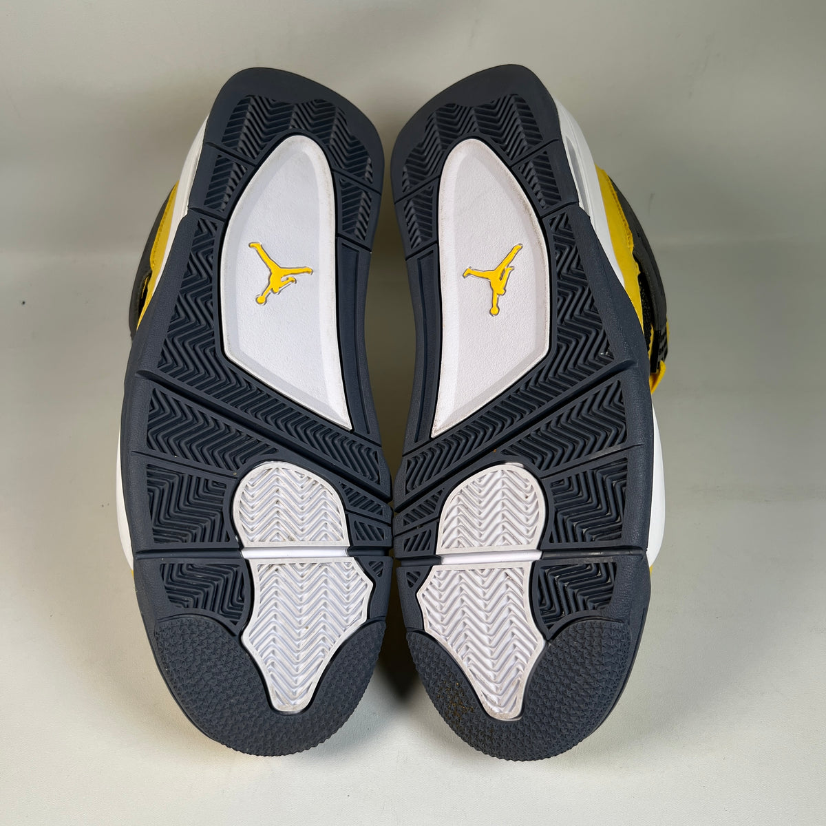 Jordan 4 Lightning (2021) Size 11 USED s23293