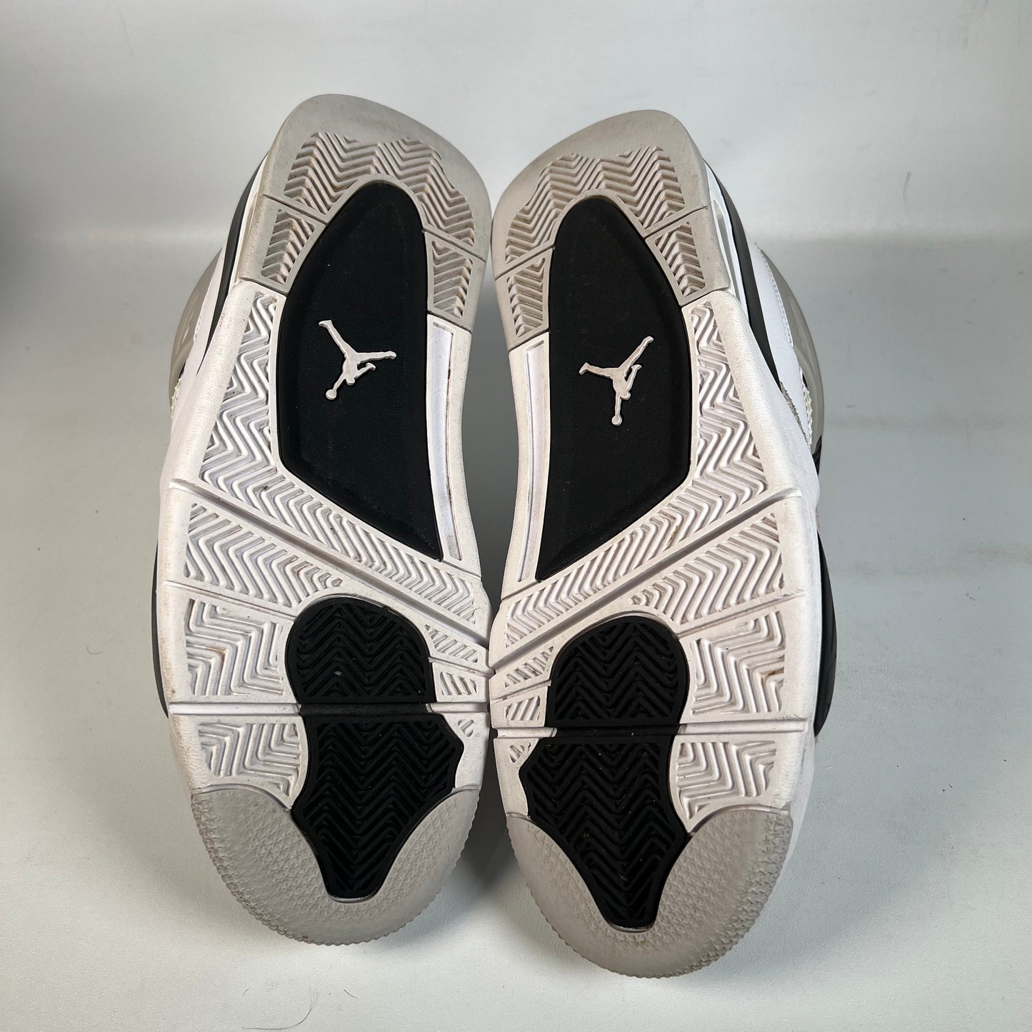 Jordan 4 Military Black (2022) Size 8.5 USED s22753