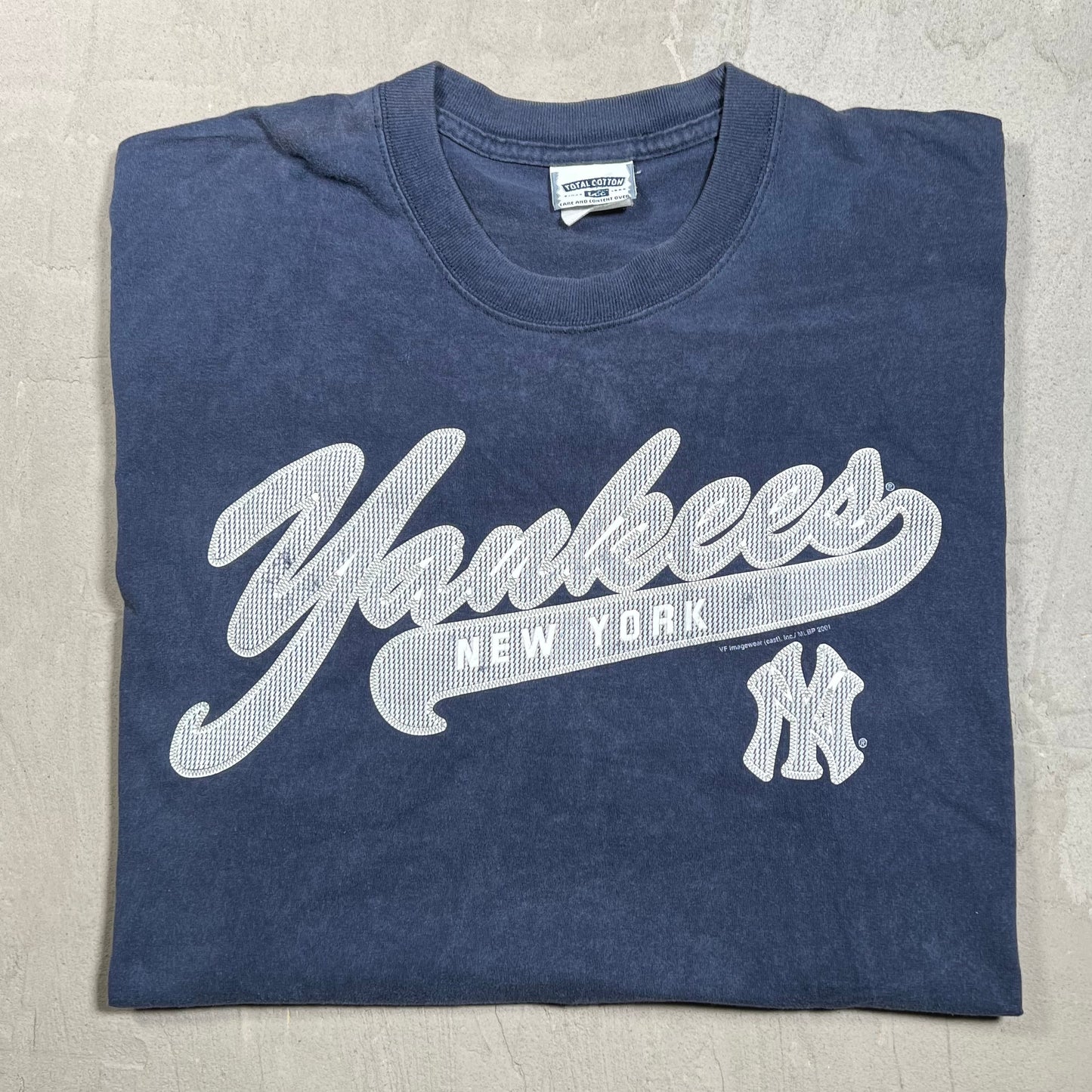 2001 New York Yankees Washed Navy Logo Tee Size XL USED v19806