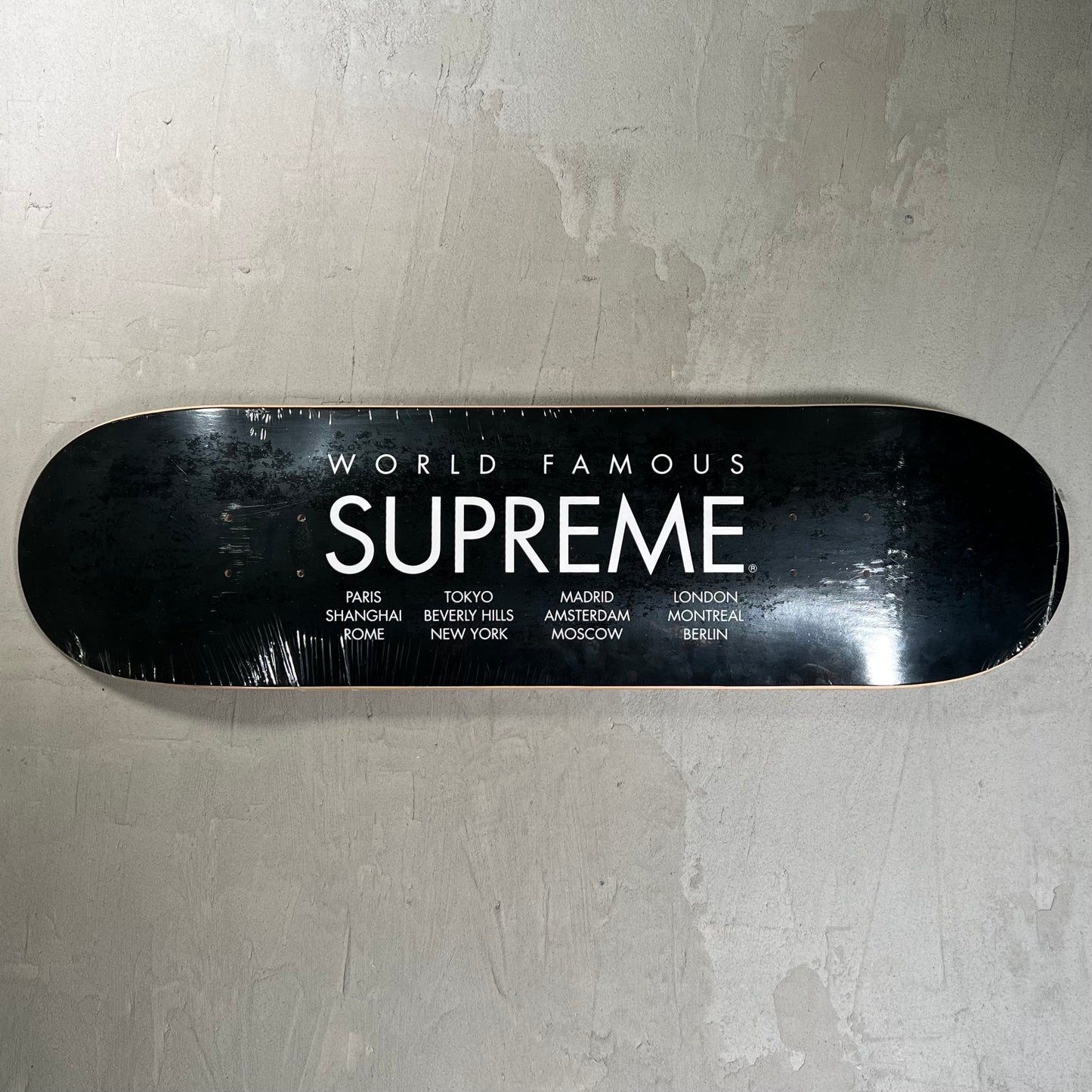 Supreme International (2015) Black Skateboard NEW x17974