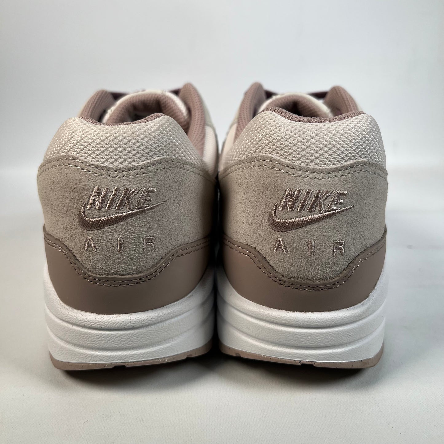 Nike Air Max 1 Light Bone Violet Dust (2023) Size 10 USED S22927