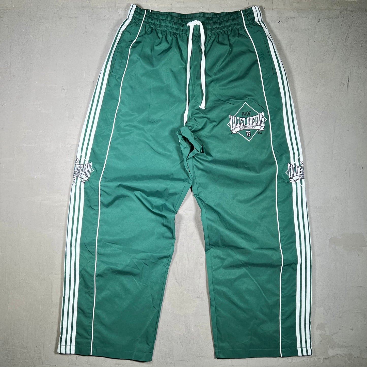 Vale Valley Dreams Green Track Pants SIze XL NEW x18011
