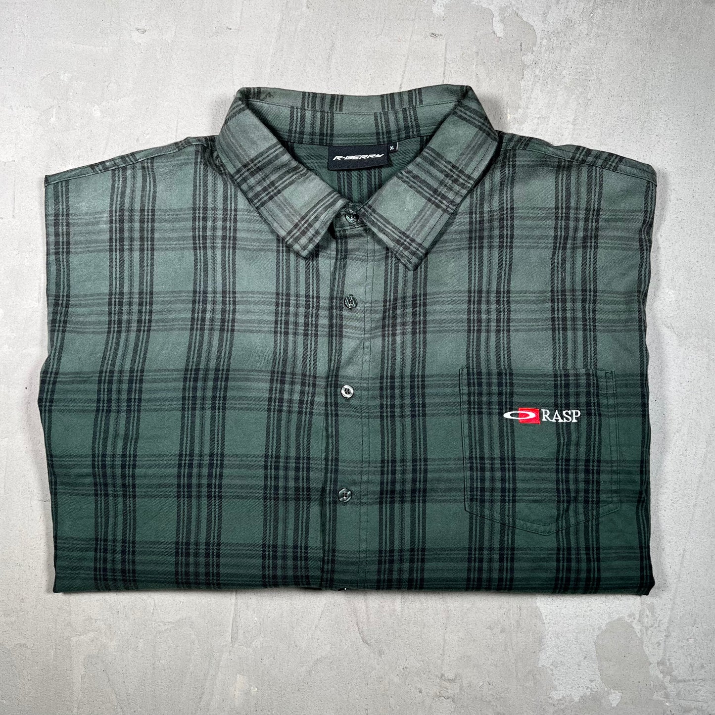 GV Gallery Raspberry Hills Green Plaid Flannel Size XL USED x18015