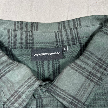 GV Gallery Raspberry Hills Green Plaid Flannel Size XL USED x18015