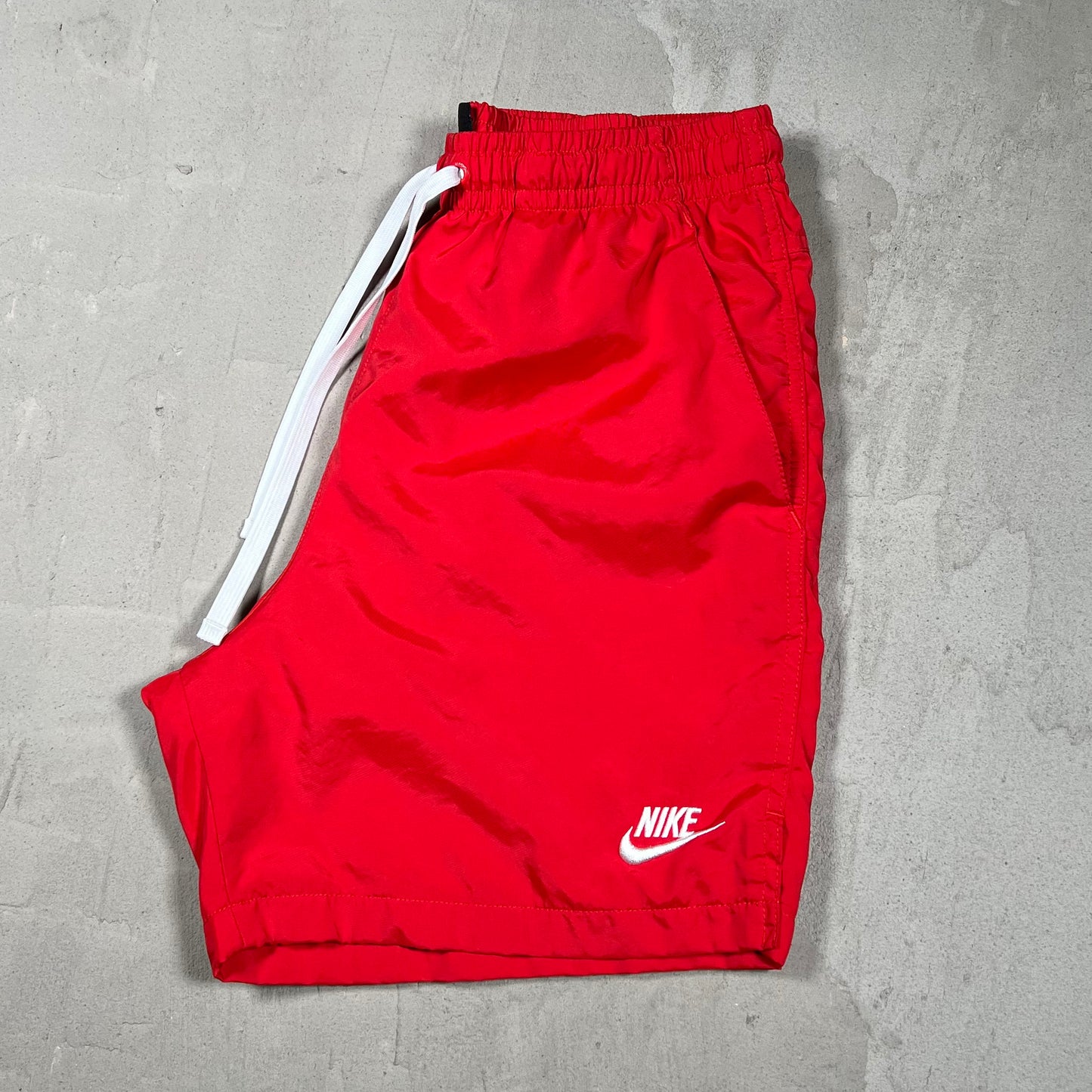 Nike Basic Logo Short Red Size Small USED v19839