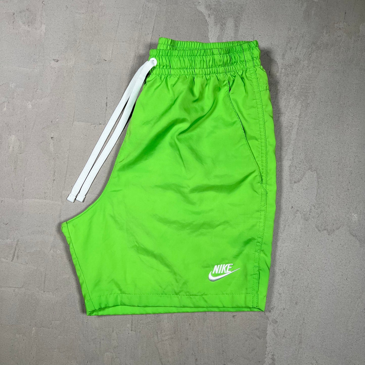 Nike Basic Logo Short Green Size Small USED v19836