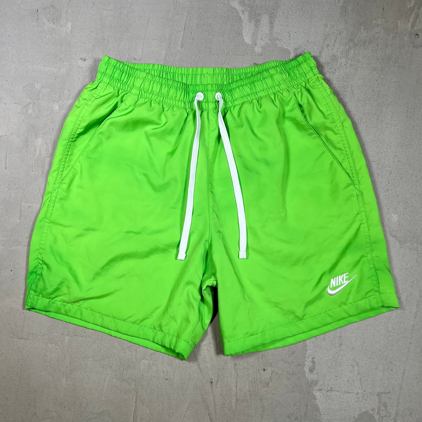 Nike Basic Logo Short Green Size Small USED v19836