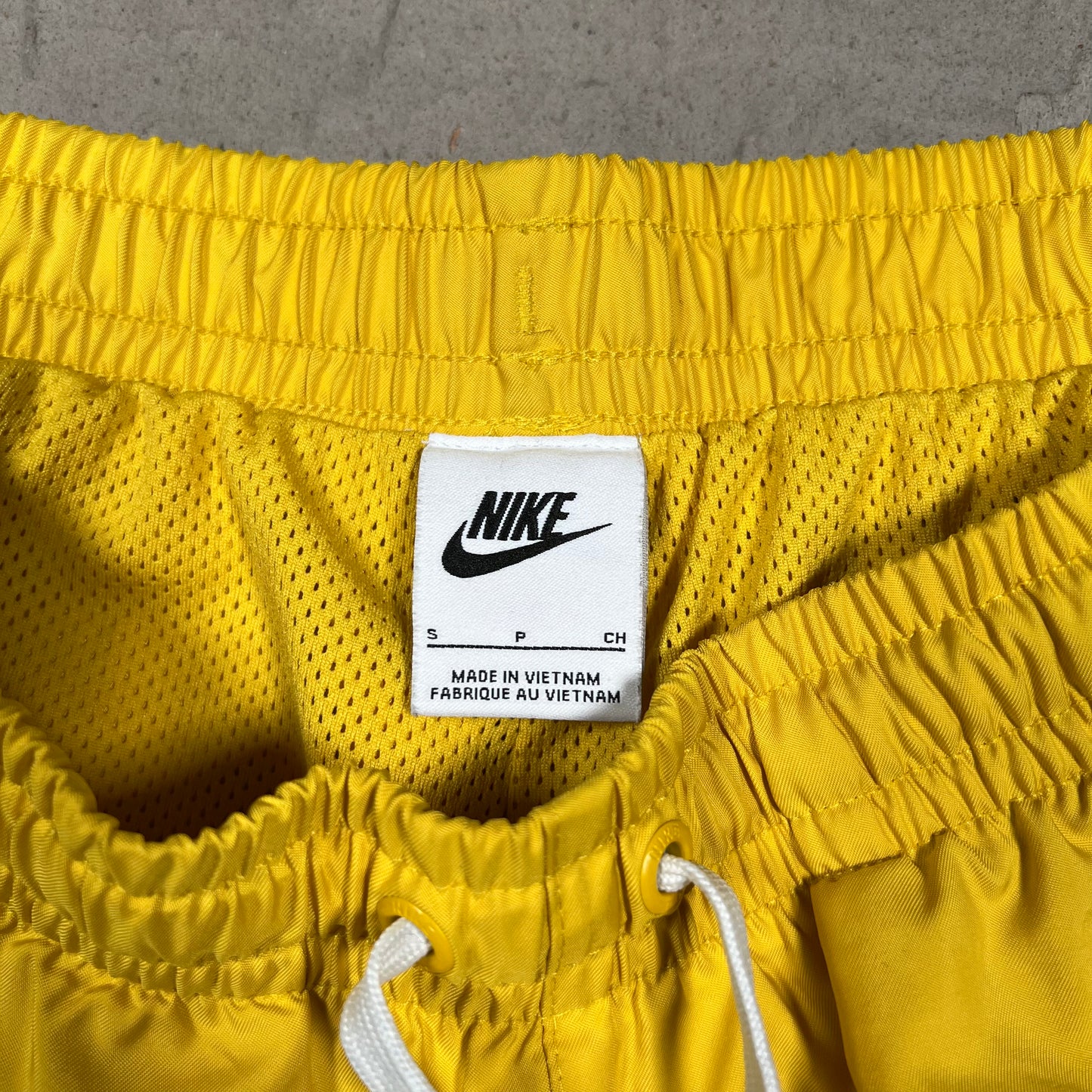 Nike Basic Logo Short Yellow Size Small USED v19838