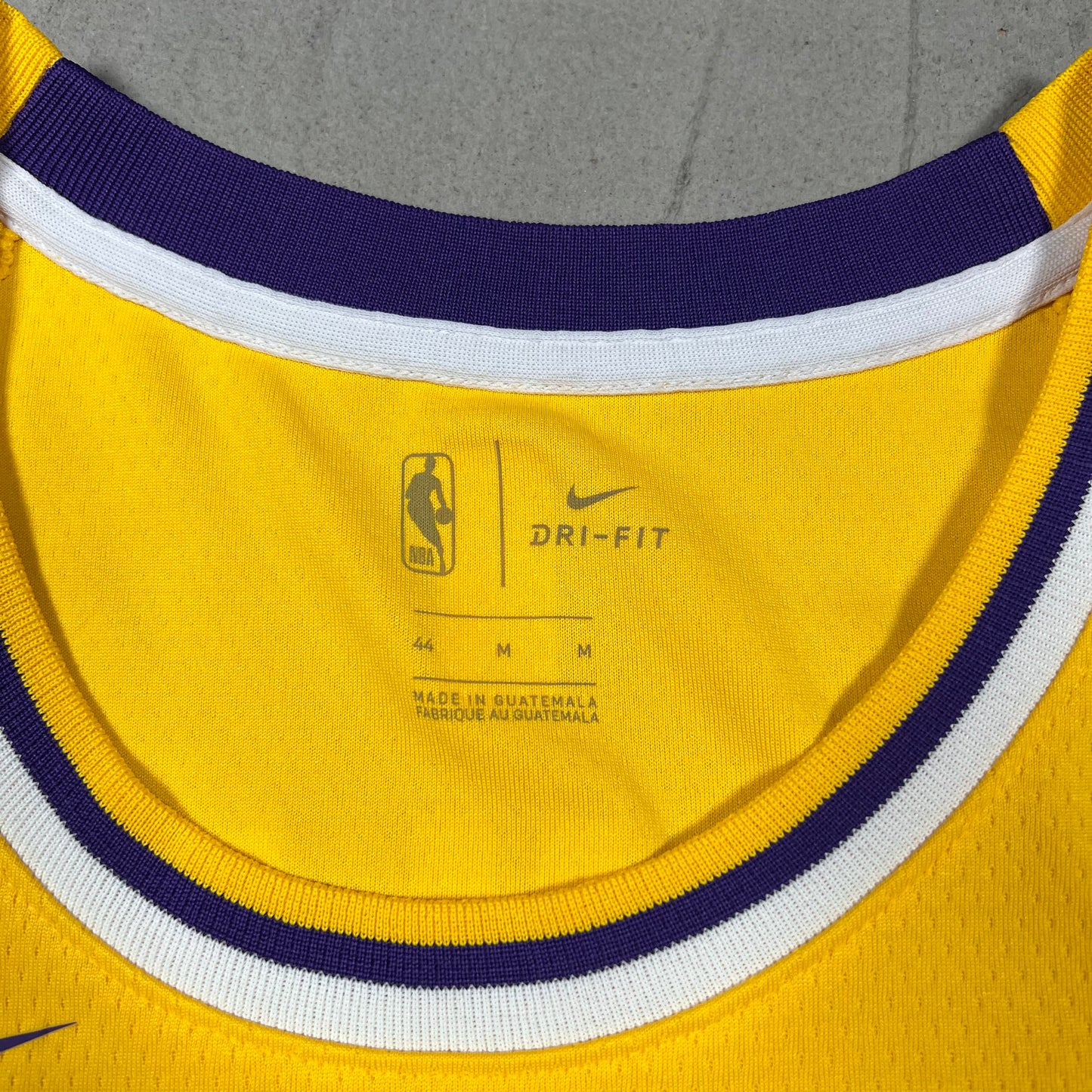 Nike Lebroin James Lakers Yellow Swingman Jersey Size Medium NEW v19842