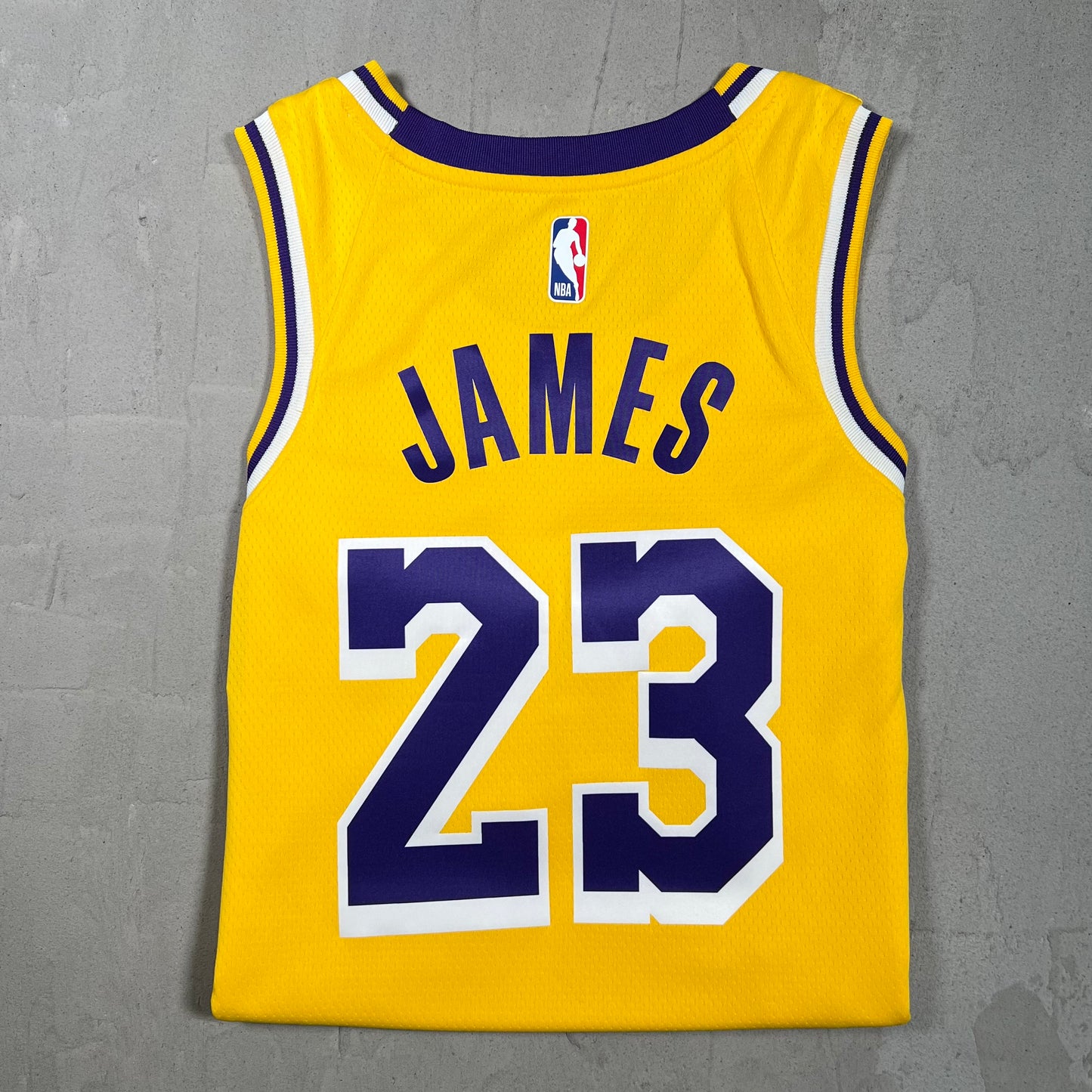 Nike Lebroin James Lakers Yellow Swingman Jersey Size Medium NEW v19842