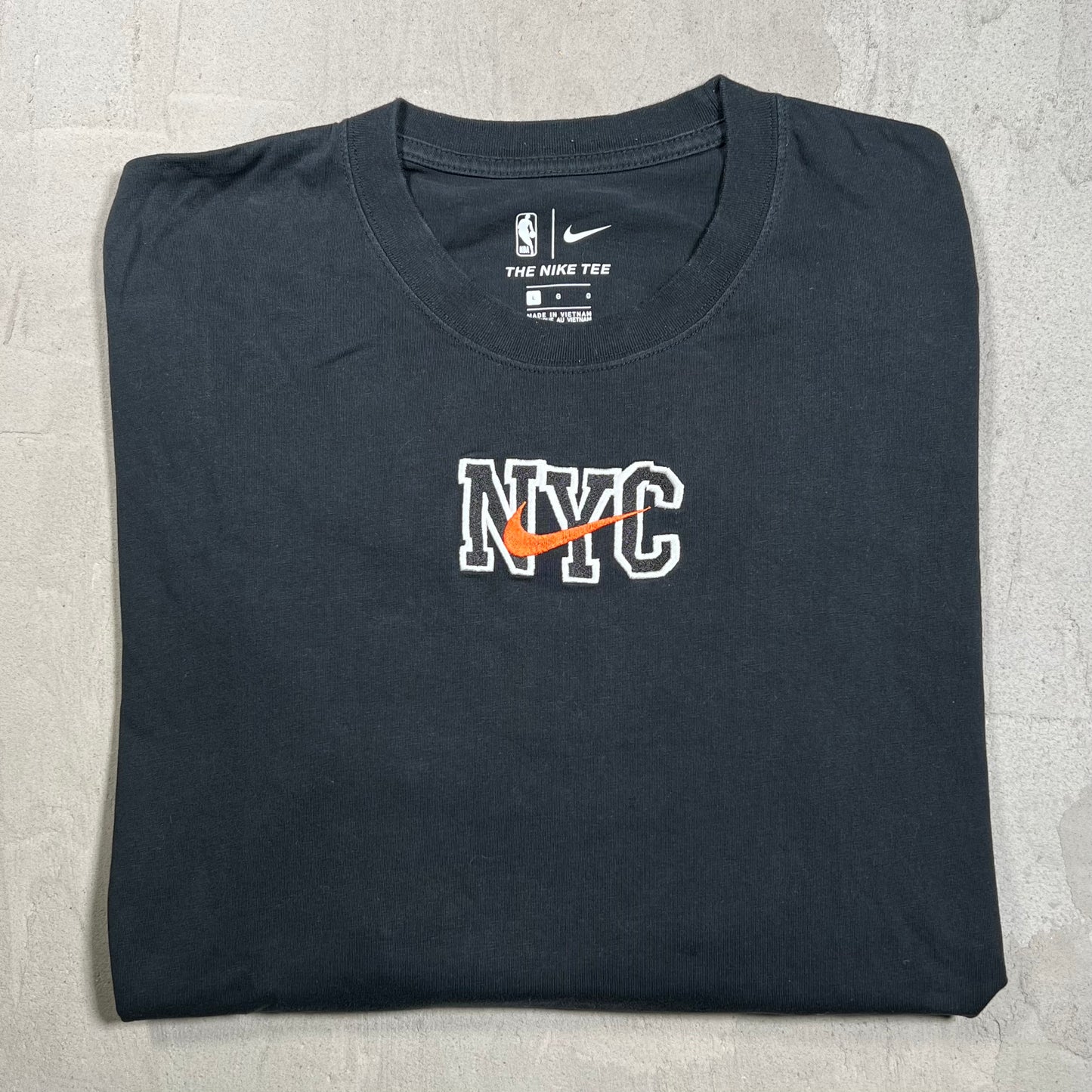 Nike "NYC" Knicks Black Longsleeve Size Large USED v19833