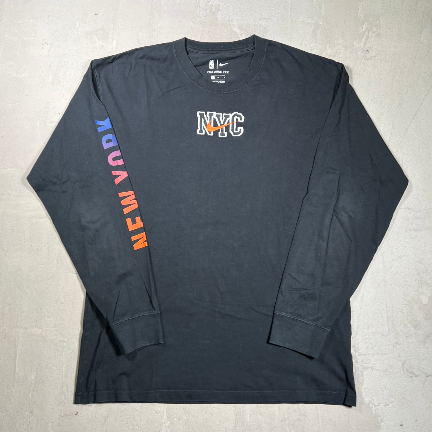 Nike "NYC" Knicks Black Longsleeve Size Large USED v19833