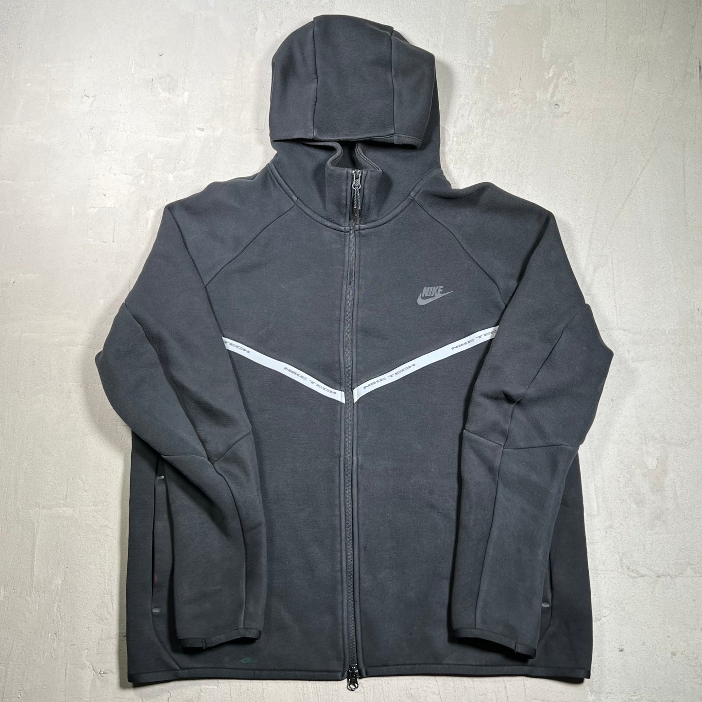 Nike Tech Fleece Black w/ Silver Accent Size XL USED v19845